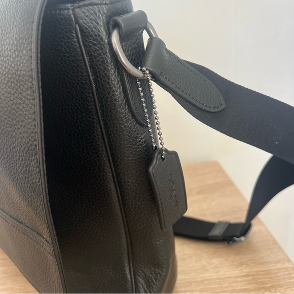 New with tags, Leather Coach map bag. Beautiful and practical! - Picture 9 of 13